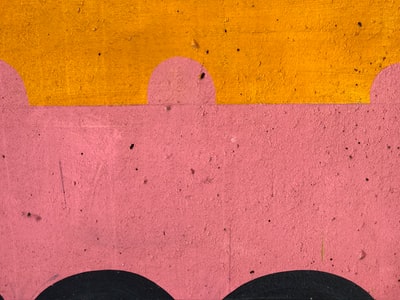 地下通道公园的红色和橙色纹理墙